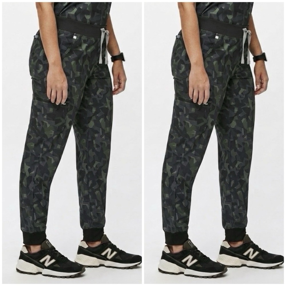 FIGS Zamora Freex Lined Jogger Scrub Pants Camo Print Lot of 2 Pairs Women's M